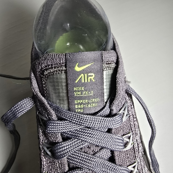 Nike VaporMax Flyknit Men's Gray and Green Running Shoes size 11 - Picture 15 of 16